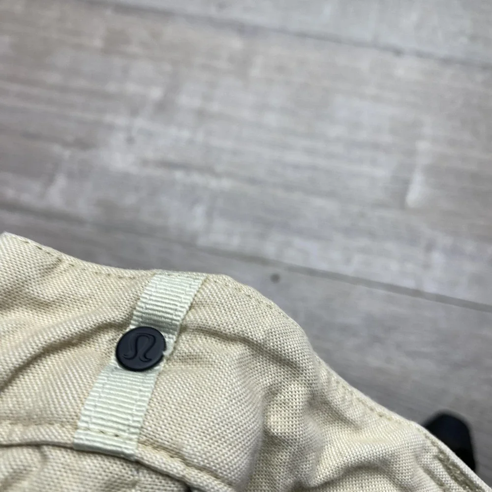 Lululemon Shorts Mens 30 Beige Canvas Chino Flat‎ Front Pockets Casual Summer